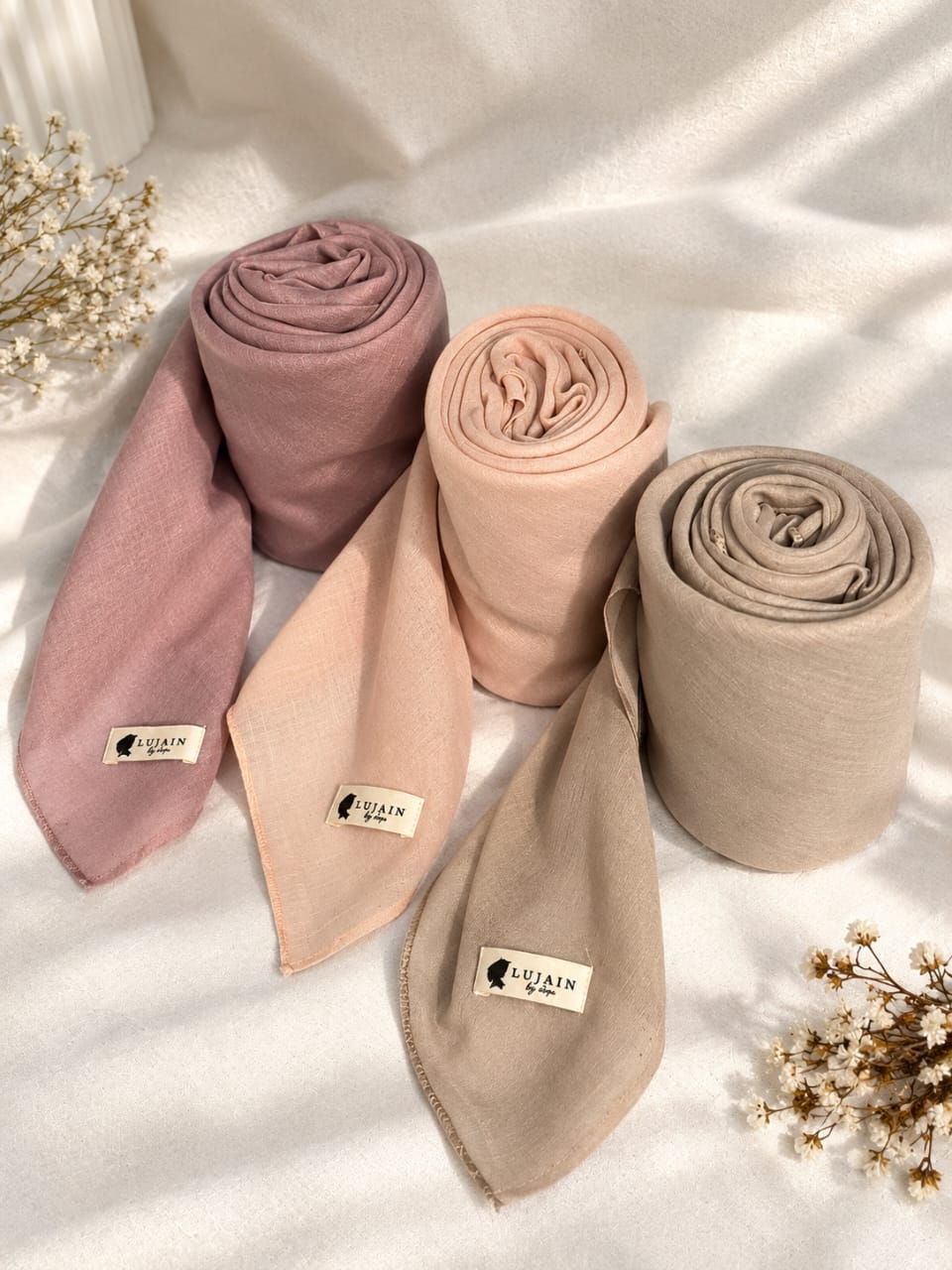 Pashmina lembut dalam tiga warna netral